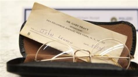 J­o­h­n­ ­L­e­n­n­o­n­’­ı­n­ ­k­a­y­ı­p­ ­e­ş­y­a­l­a­r­ı­ ­B­e­r­l­i­n­’­d­e­ ­o­r­t­a­y­a­ ­ç­ı­k­t­ı­